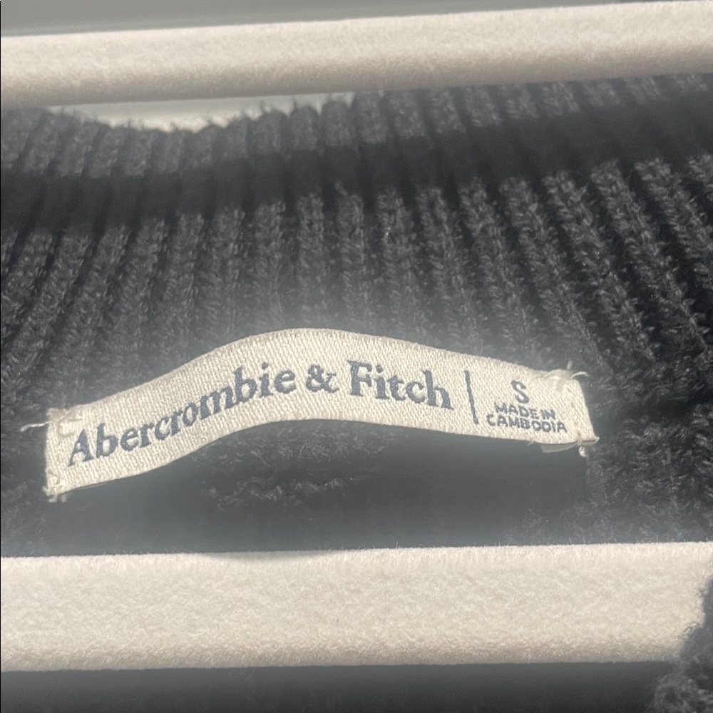Abercrombie & Fitch Black and White V-Neck Sweater Vest - Picture 2 of 3
